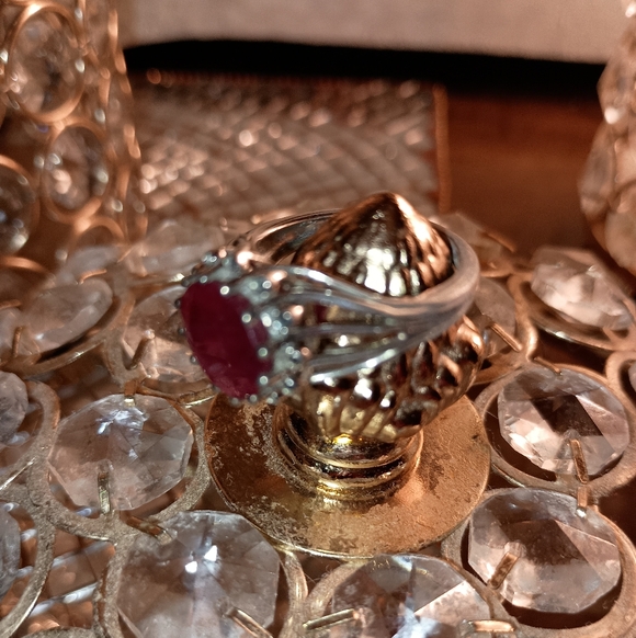 RED RUBY RING WITH BLACK SPINEL 5.115 CARATS - Picture 4 of 10